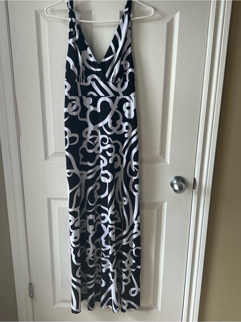 Black & White Patterned Maxi Dress - Sleeveless V-Neck